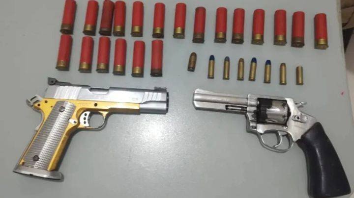 PETO apreende pistola e revólver em operação na Praia do Sabacuí em Nova Viçosa
