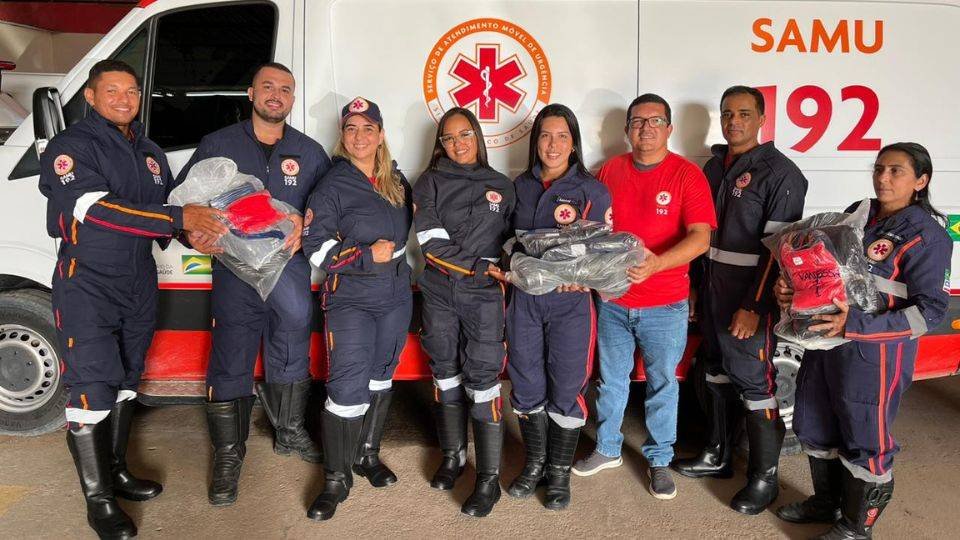 Socorristas do SAMU de Mucuri recebem novos uniformes