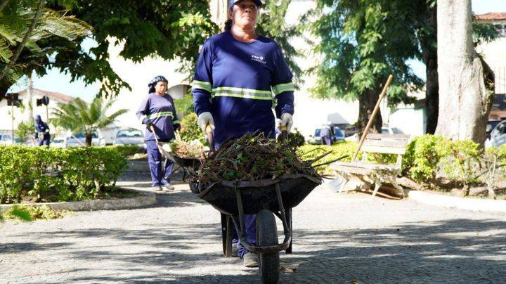 Prefeitura de São Mateus intensifica ações de limpeza pública
