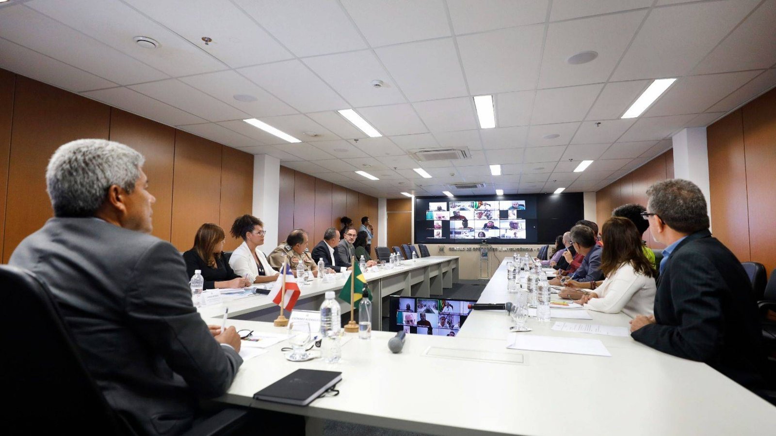 “Estamos alerta, desde o início, com ações concretas para dar respostas de imediato”, afirma Jerônimo ao se reunir com prefeitos de municípios afetados pela chuva