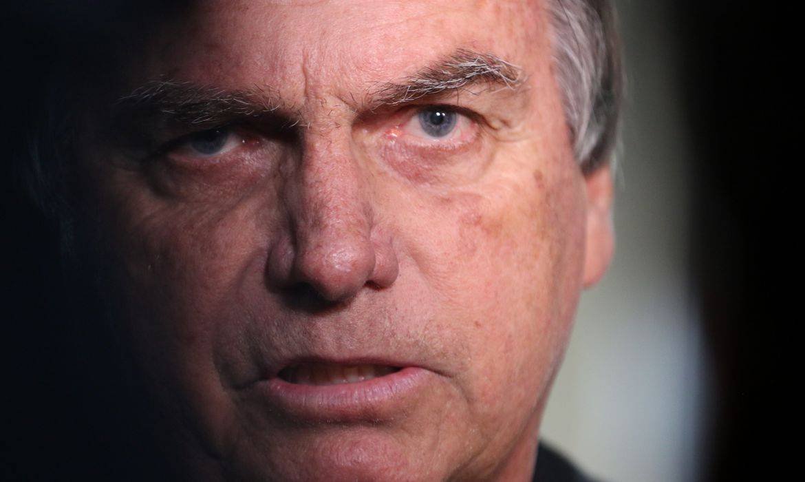 Bolsonaro presta depoimento nesta tarde na Polícia Federal