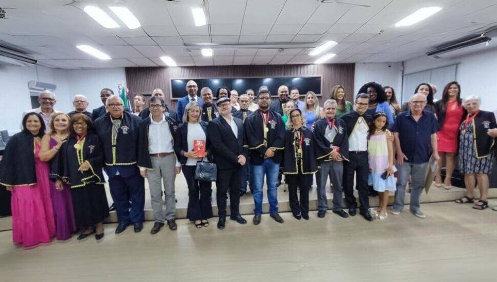 Academia Teixeirense de Letras lança regulamento do Prêmio Castro Alves de Literatura 2024 na última sessão solene do ano