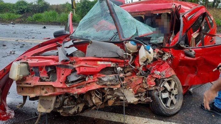 Acidente entre dois veículos deixa motorista ferido na BR 101