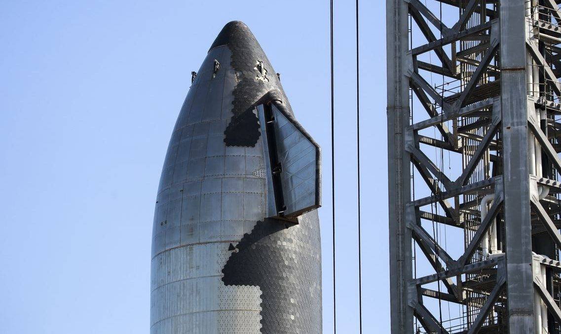 Voo privado com astronautas sauditas regressa à Terra