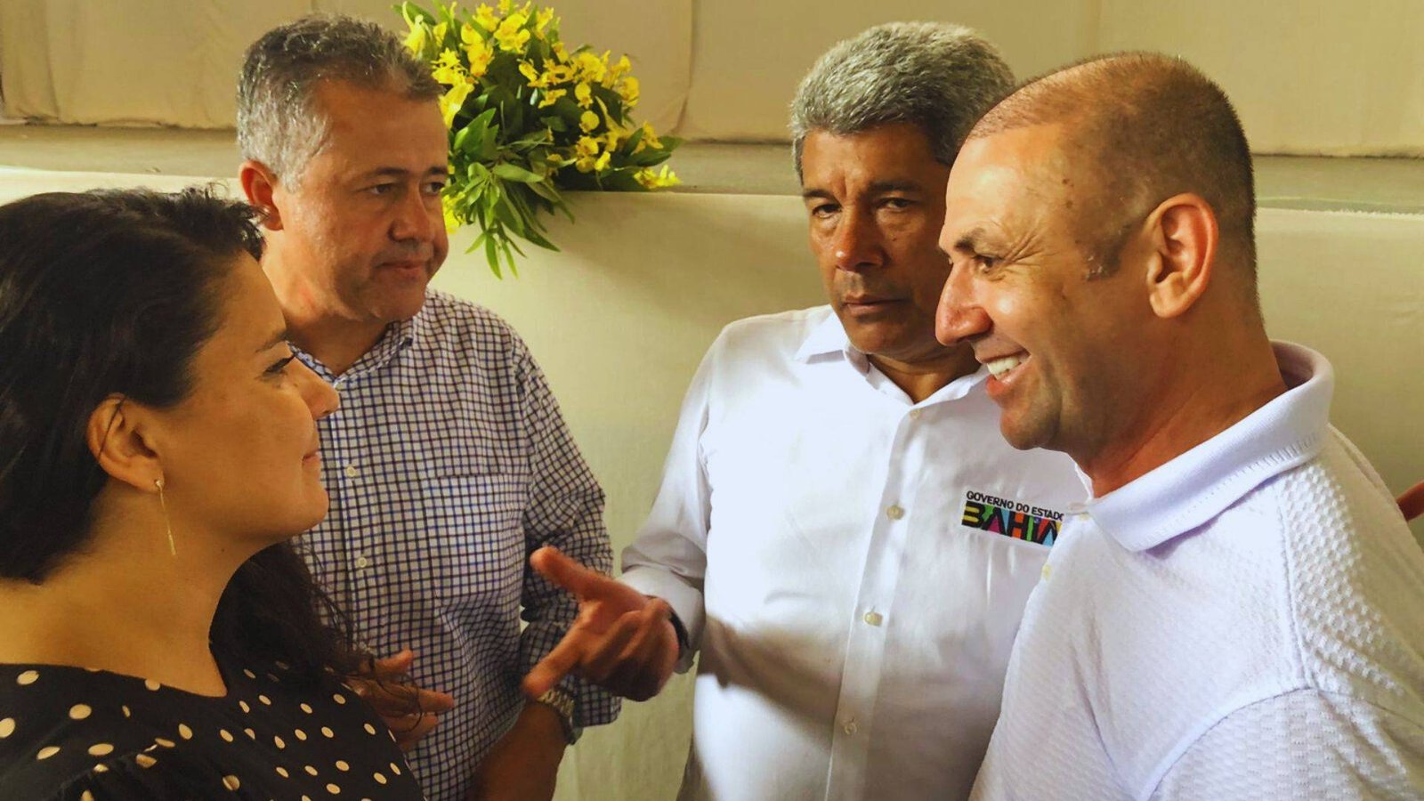 No Extremo Sul, Jerônimo entrega viaturas à PM e confirma: “A pedido de Gelson, obras da escola de Mucuri iniciam ainda este ano”, garante governador