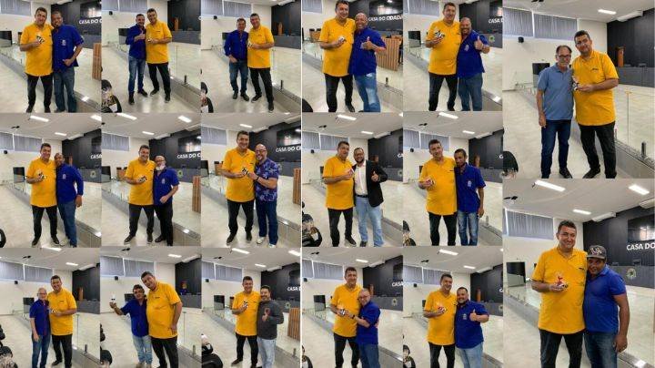 O presidente da Câmara de Mucuri, Xandão Seixas, faz homenagem a servidores em comemoração ao Dia dos Pais