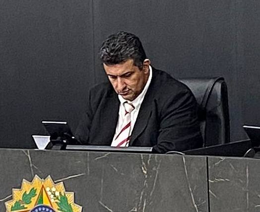 Xandão Seixas requer obrigatoriedade da dedetização de depósitos expostos