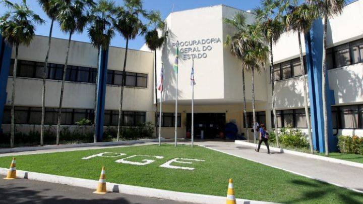 PGE-BA abre processo seletivo com 96 vagas