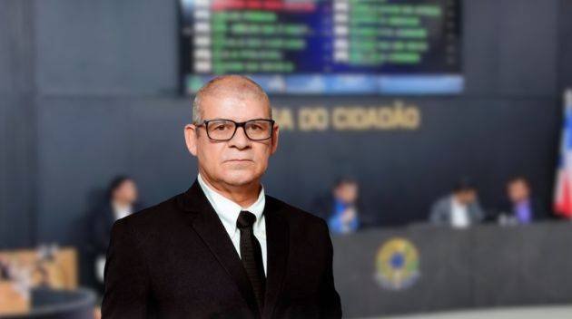 Vereador Ademar Amaral solicita construção de parquinho infantil na Praça João Carletti em Itabatã