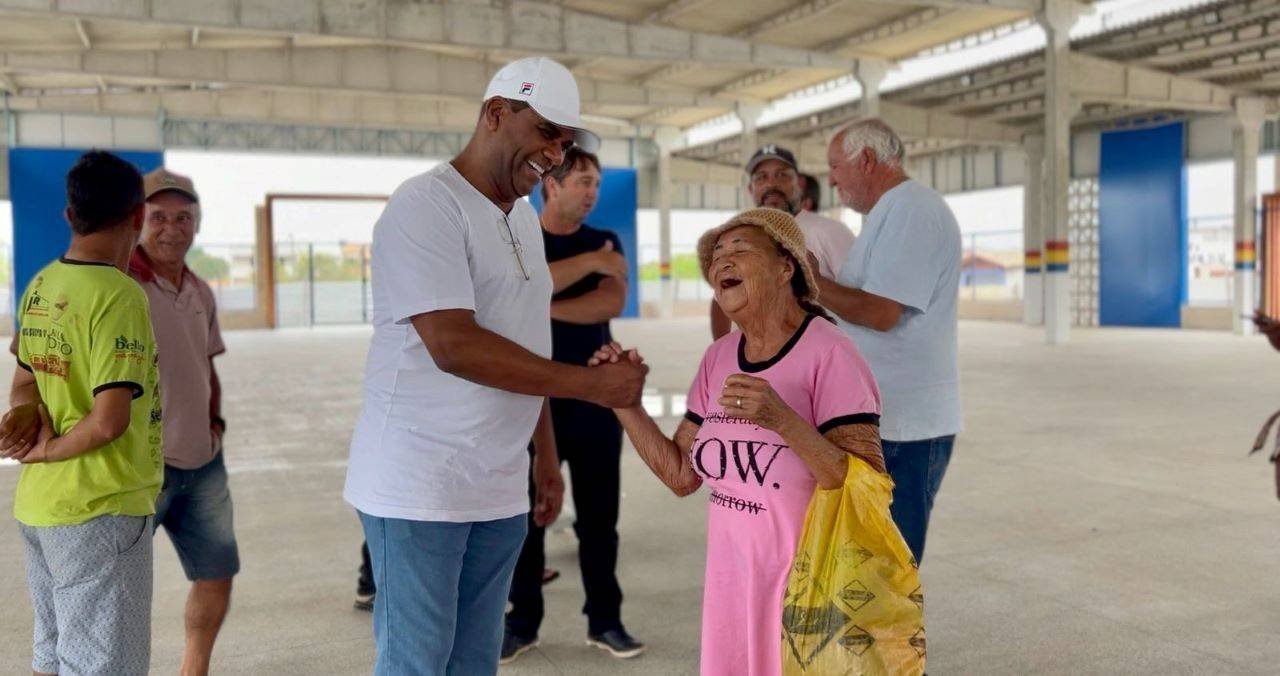 Robertinho reúne com feirantes de Itabatã para definir realocação no modernizado Mercado Municipal que será inaugurado em 23/09