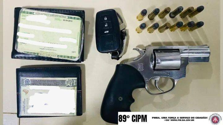 Homem é preso e menor apreendido por posse ilegal de arma em Itabatã