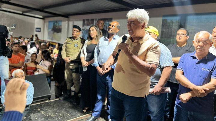 “Precisou tomar R$29 milhões emprestados”, revela Robinho sobre dívidas de ex-prefeito de Mucuri, numa inauguração em Itabatã