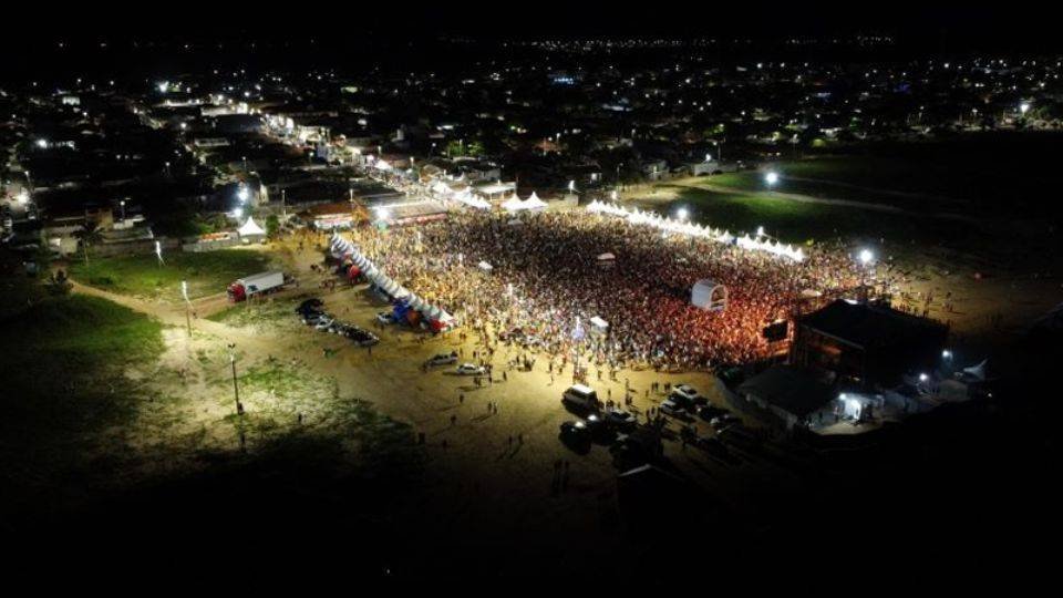 Barões da Pisadinha e Parangolé agitam sábado e domingo de carnaval em Mucuri