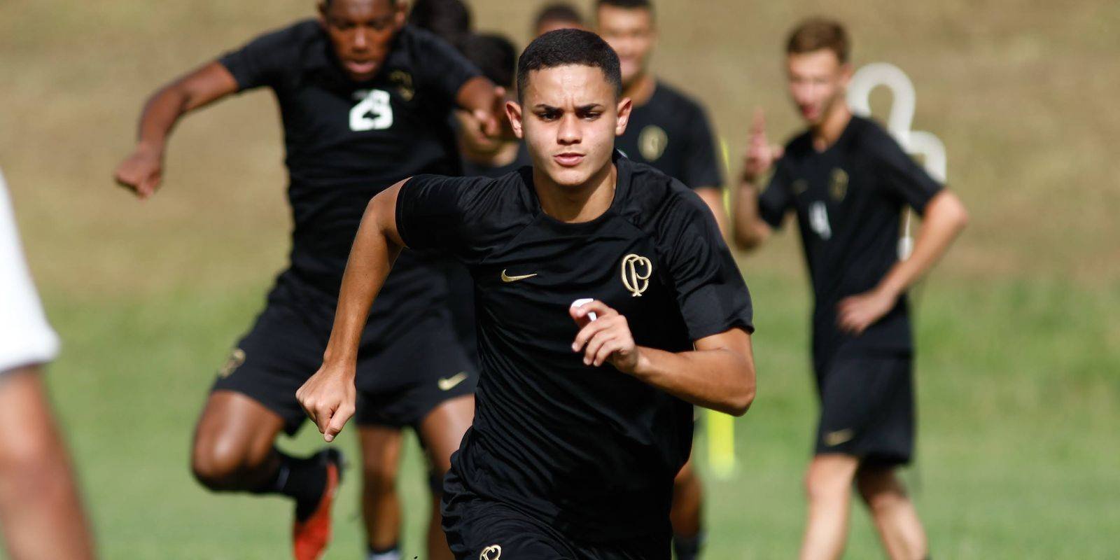 Santos triunfa para continuar em busca do quarto título da Copinha