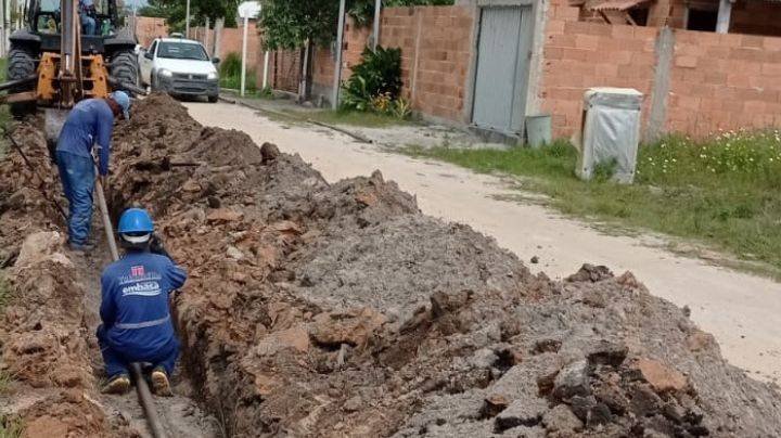 Prefeitura de Mucuri em parceria com a Embasa amplia rede de abastecimento de água no bairro 1º de Maio