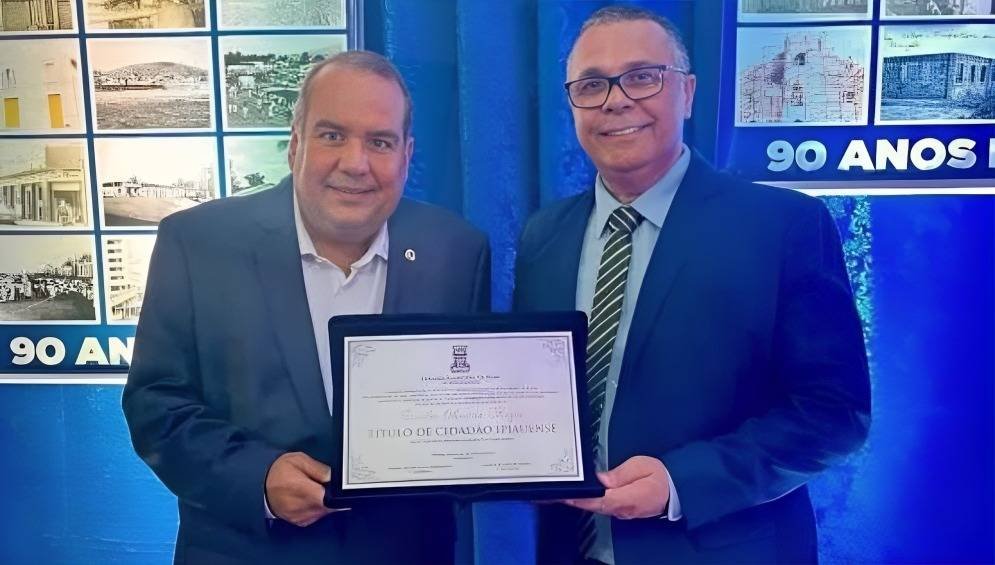 Deputado Sandro Régis recebe título de cidadão de Ipiaú 