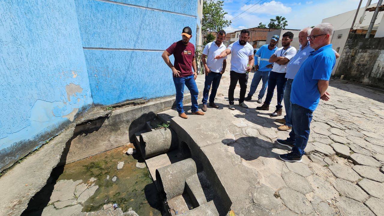 Secretários, engenheiros e vereadores se reúnem para estudar solução de um ponto de drenagem em Itabatã