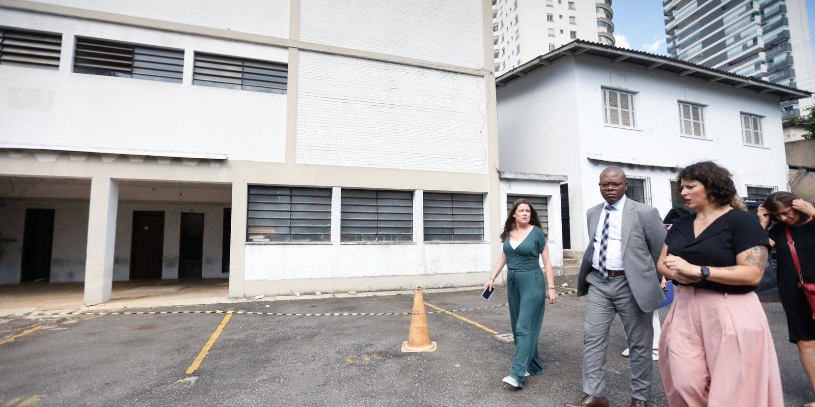 Silvio Almeida conhece projeto para Centro de Memória da ditadura