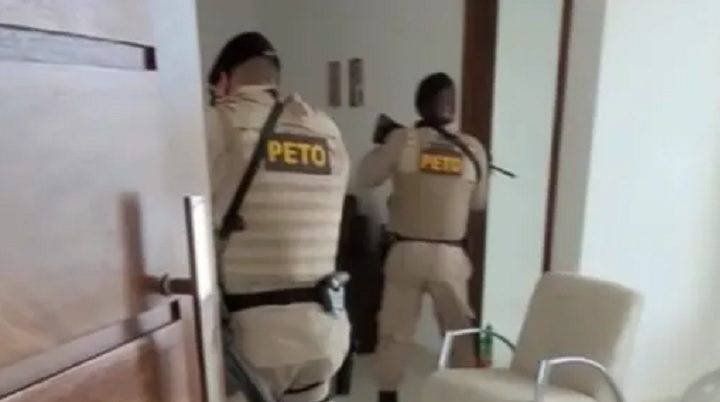 Médico e dois homens têm prisões convertidas para preventivas após acusações de estupro coletivo na Bahia