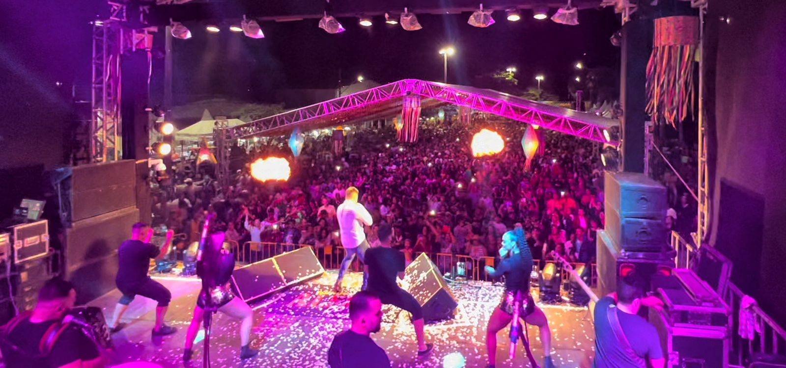 No primeiro dia do 26º Festival do Peroá em Mucuri a animação fica por conta de Alemão do Forró