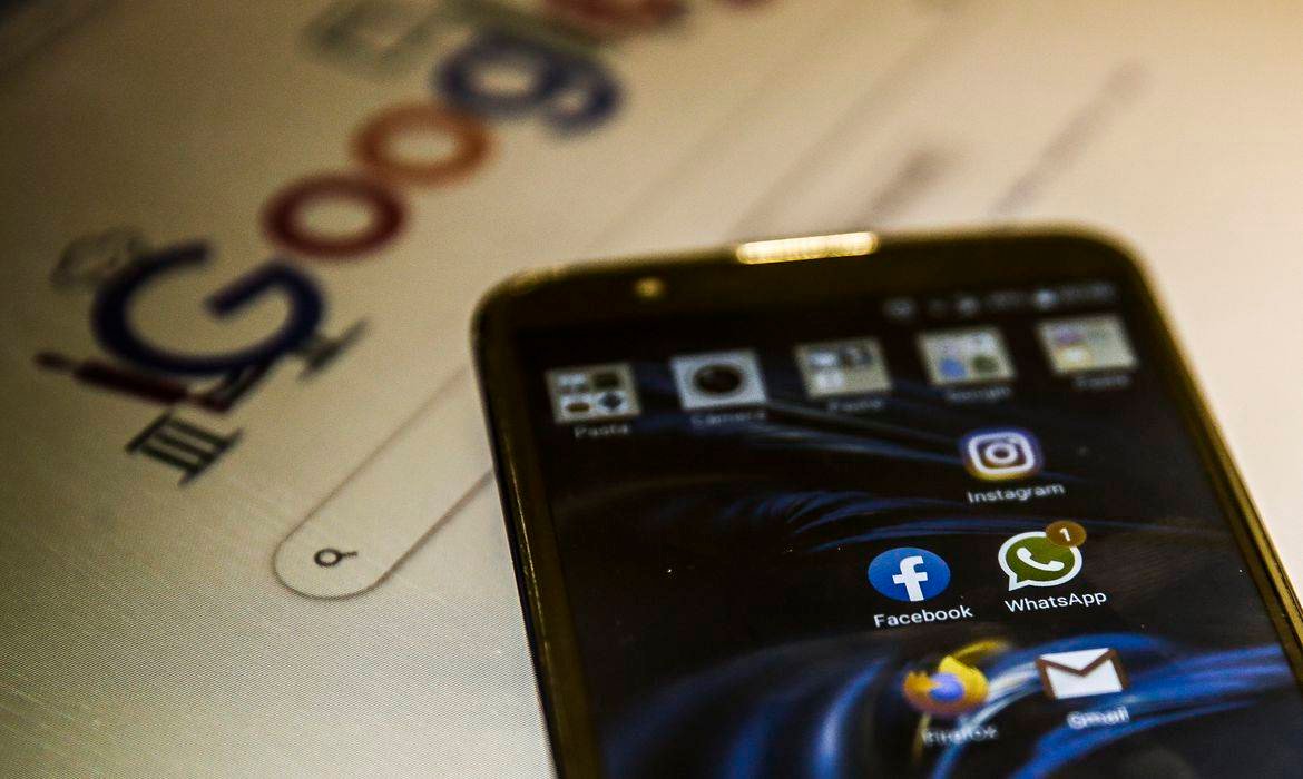 Diante de golpes, Google e Facebook devem retirar anúncios falsos sobre o Desenrola Brasil