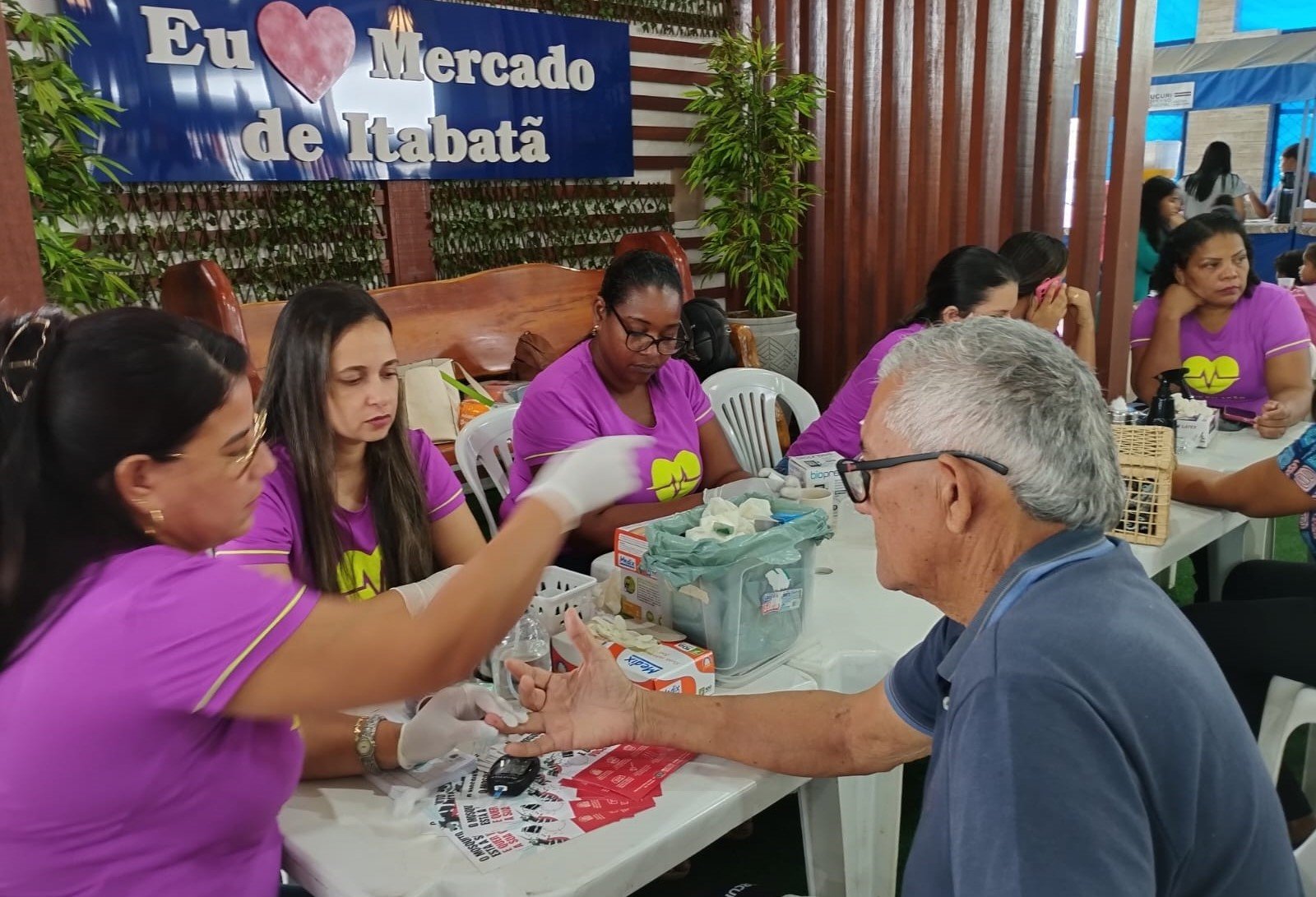 CTA e PSFs se reúnem para oferecer serviços de saúde e cidadania na feira livre de Itabatã