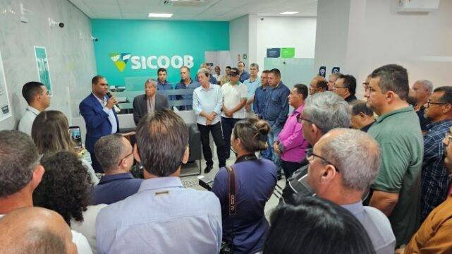 Prefeito Robertinho participa de inauguração da Agência do Sicoob em Mucuri