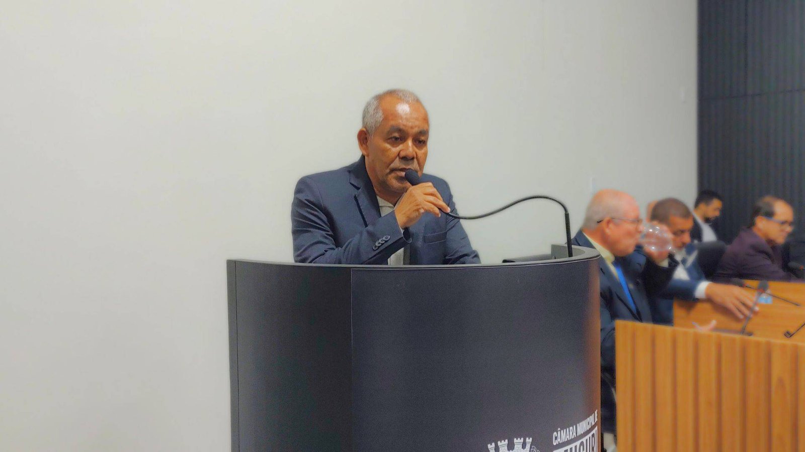 Mucuri: Vereador Carlinhos da Ótica pede Feirão de Materiais Escolares e Serviço de Limpeza Total nas Ruas de Itabatã