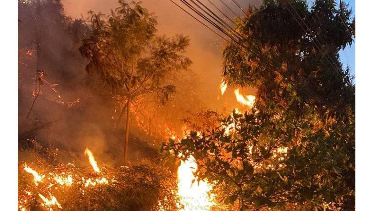 Incêndios ameaçam residências e estabelecimentos comerciais de Mucuri