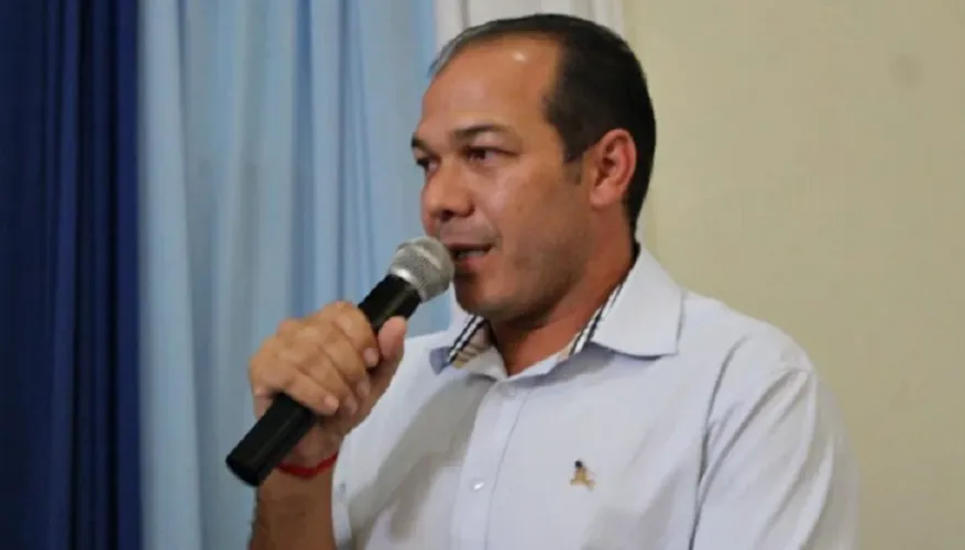 Prefeito de Nova Itarana decreta própria estabilidade econômica