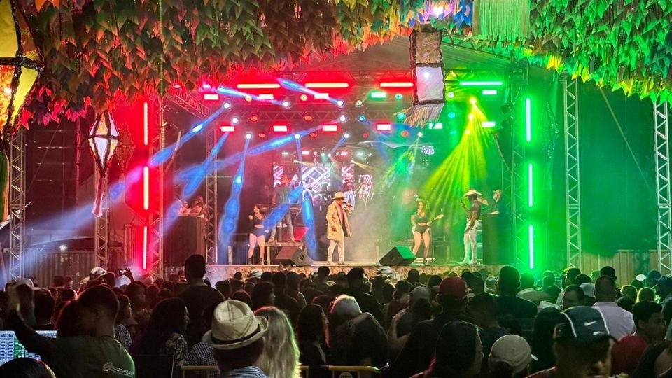 Sucesso na abertura da 27ª edição da festa do Forró do Peroá em Mucuri