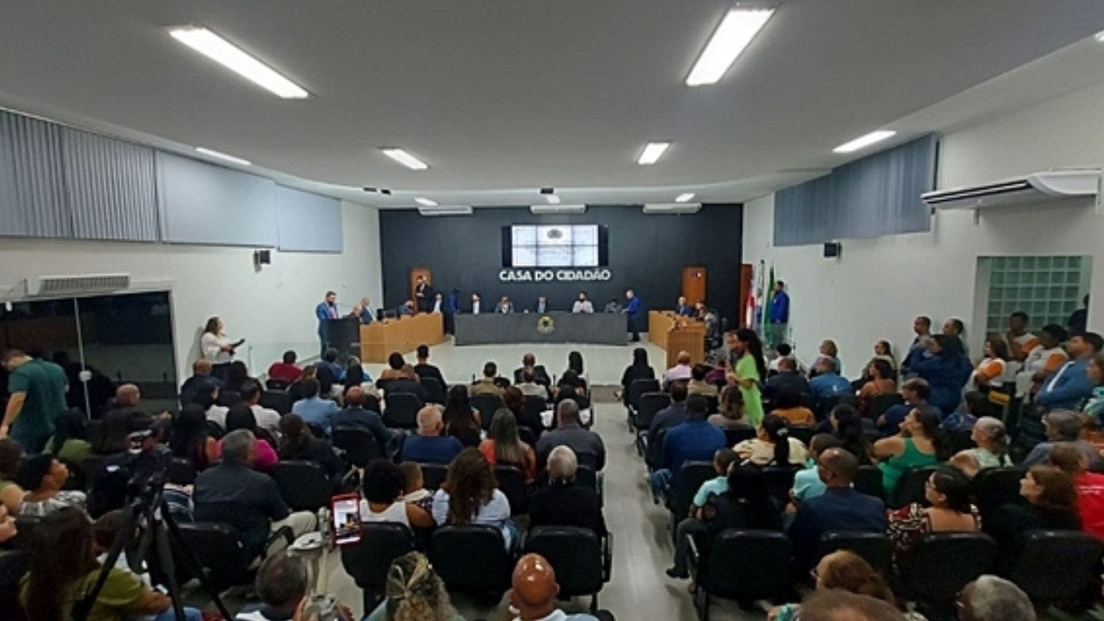 Câmara de Mucuri homenageia cidadãos em primeira reunião solene de 2024