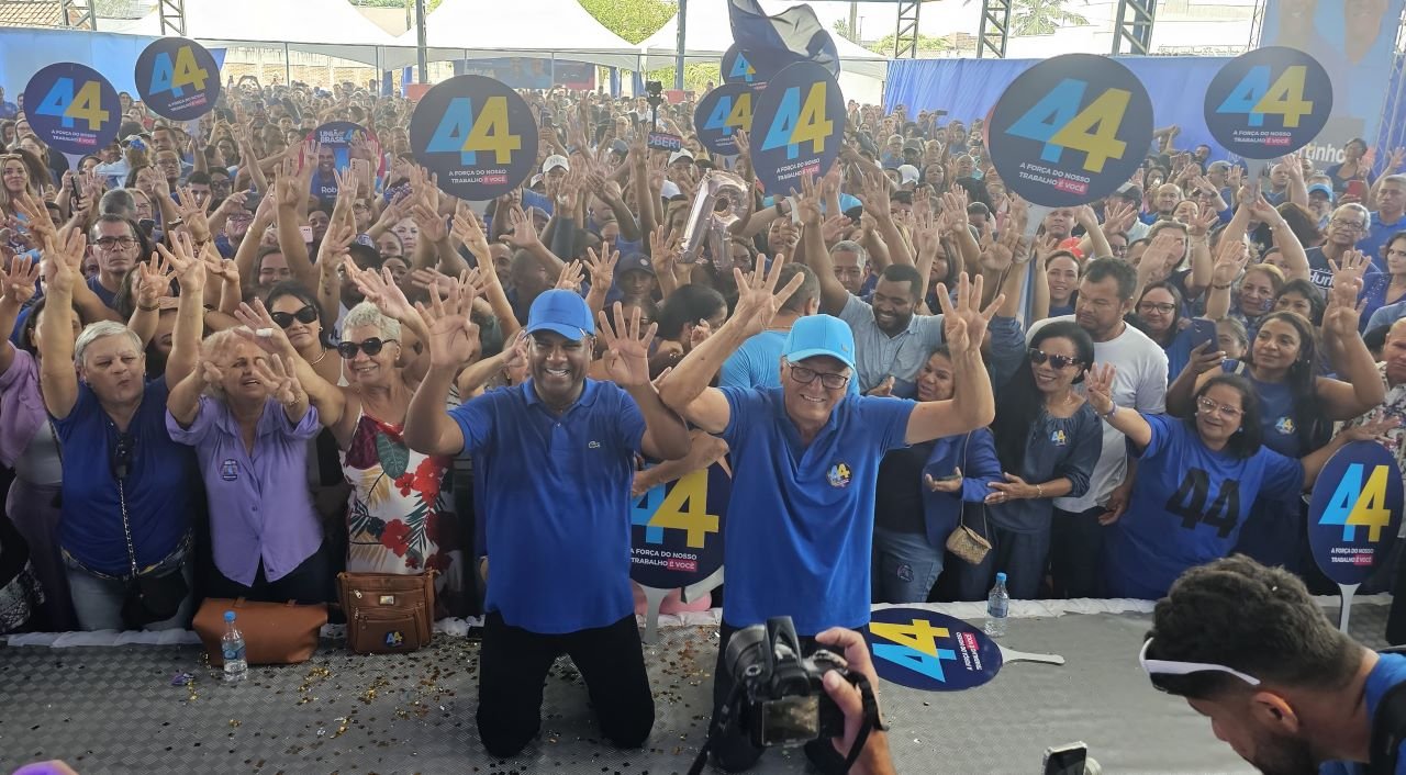 Onda azul invade Mucuri e confirma Robertinho e Vanderlei Rezende como candidatos à reeleição