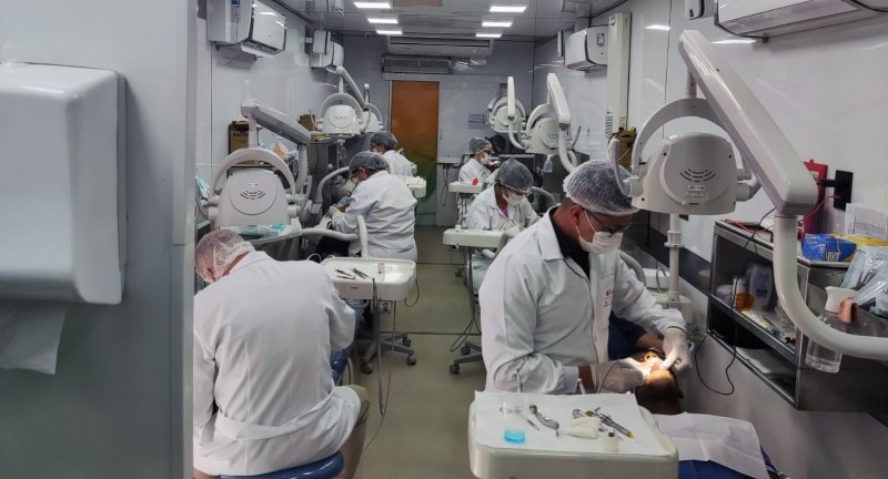 Odontomóvel leva saúde bucal às escolas estaduais de Mucuri