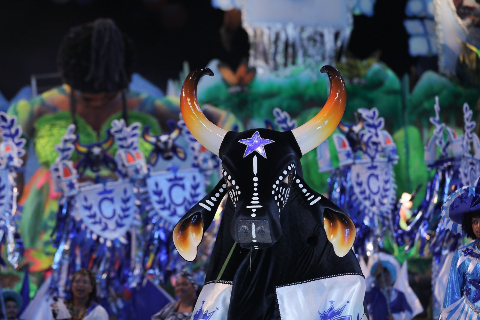 Boi Caprichoso faz primeiro ensaio do Festival de Parintins 2025 em Manaus