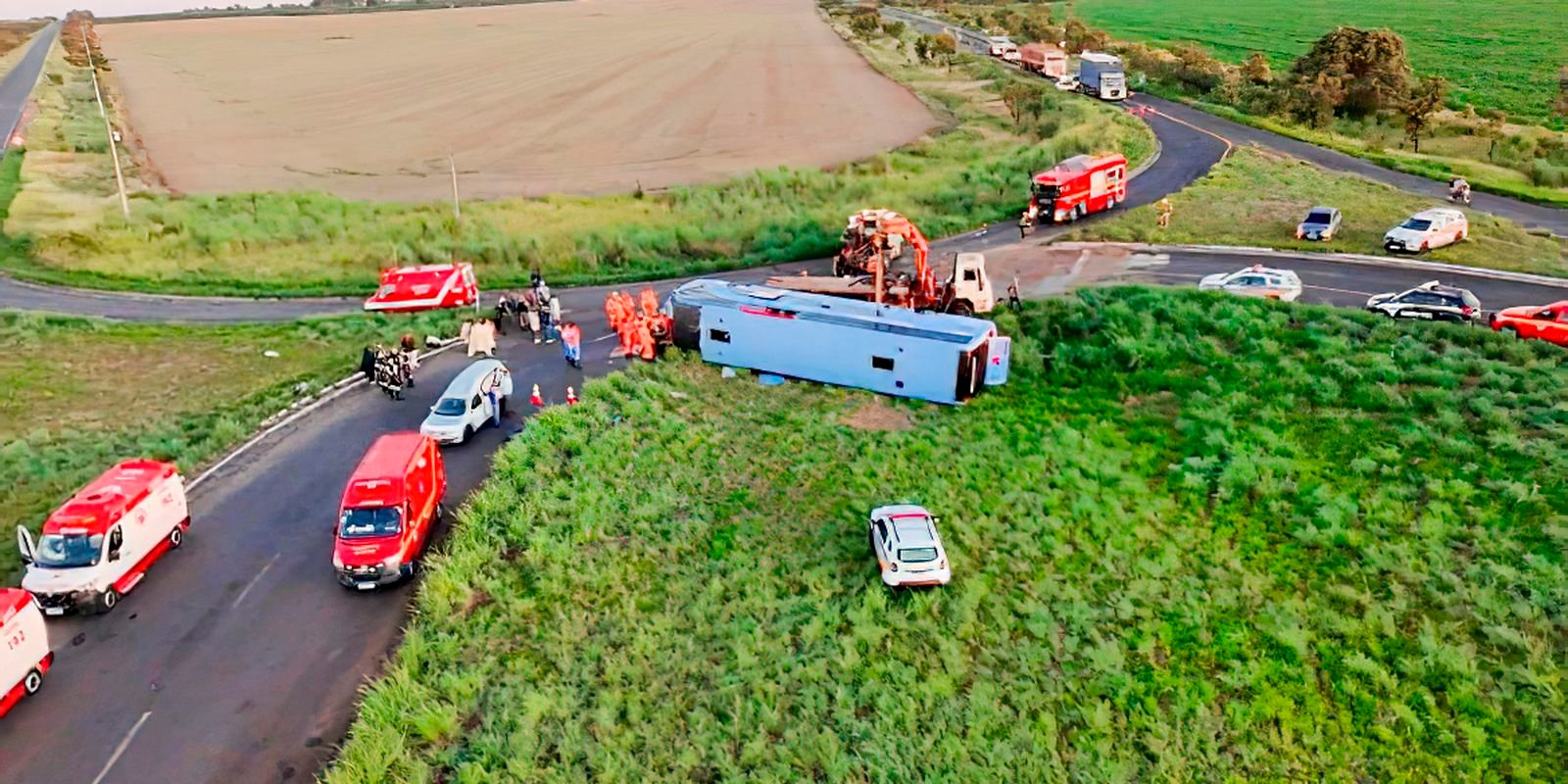 Acidente de ônibus deixa ao menos 10 mortos em Minas Gerais
