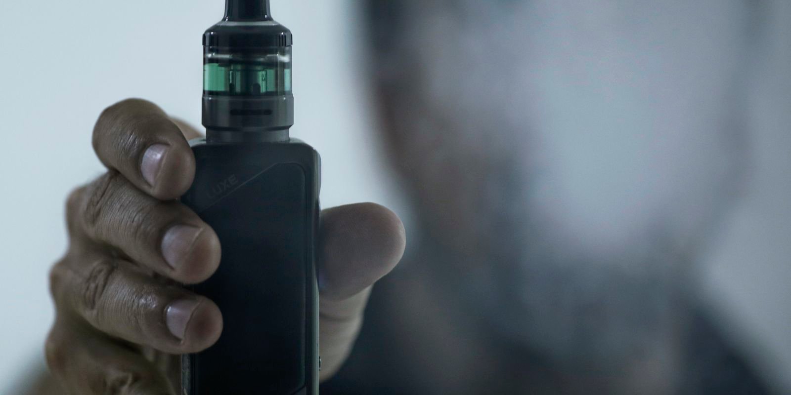 Plataformas devem remover propagandas de cigarros eletrônicos