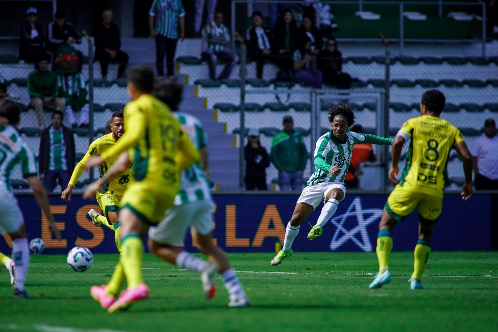 Juventude e Mirassol empatam em jogo de quatro gols e pênalti polêmico