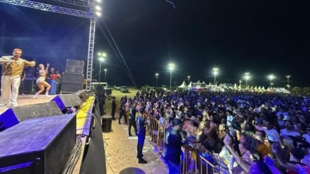 Arena Praia da Barra vira palco de grandes emoções no Carnaval 2026 de Mucuri