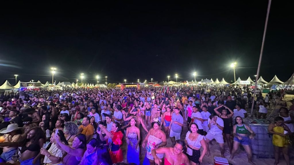 4º dia de Carnaval mantém alto astral e muita animação em Mucuri com três grandes shows na Arena Praia da Barra