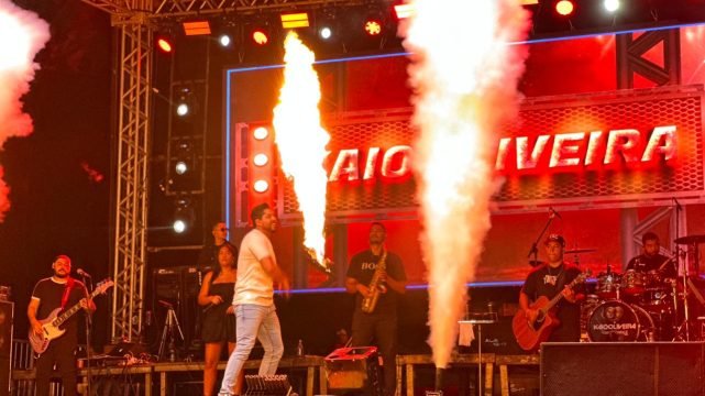 Shows de Banda Babalu, Kaio Oliveira e Clevinho Santana encerram o 5º e último dia de Carnaval em Mucuri