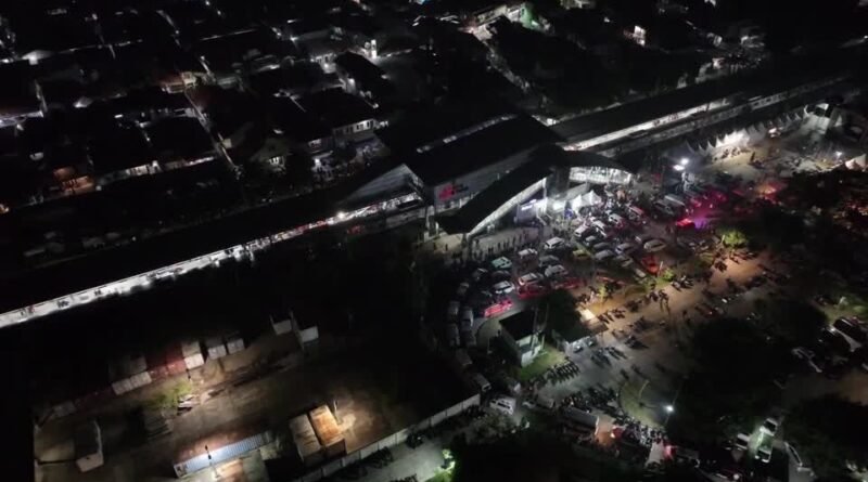 Colisão entre trens na Indonésia deixa ao menos 14 mortos e 84 feridos