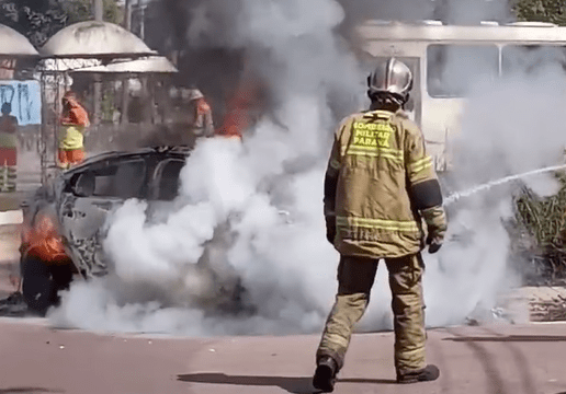 Vídeo: carro elétrico pega fogo em Curitiba e motorista escapa